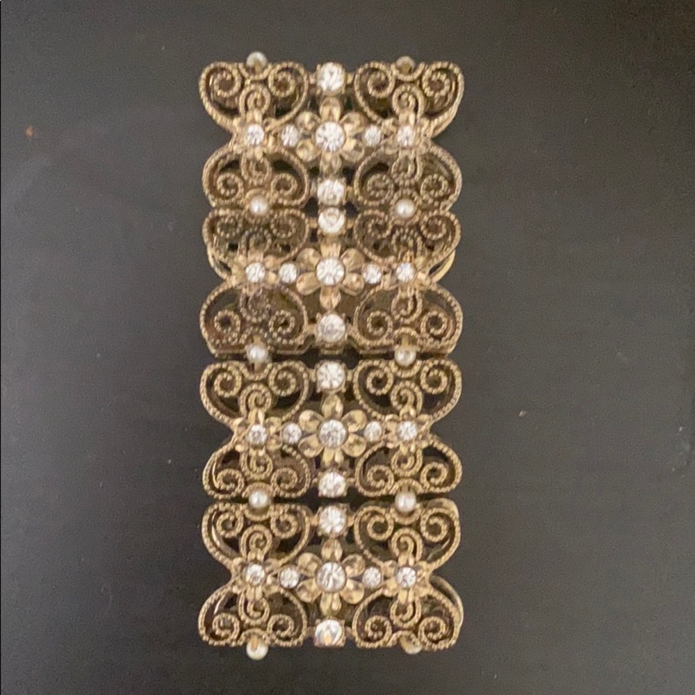 Forever 21 elastic/stretch butterfly bracelet 🦋 - Picture 3 of 6